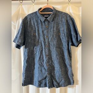 Patagonia Men's Blue Short Sleeve Shirt size large